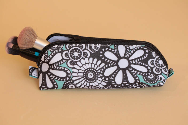 RTS Pouch - Daisies